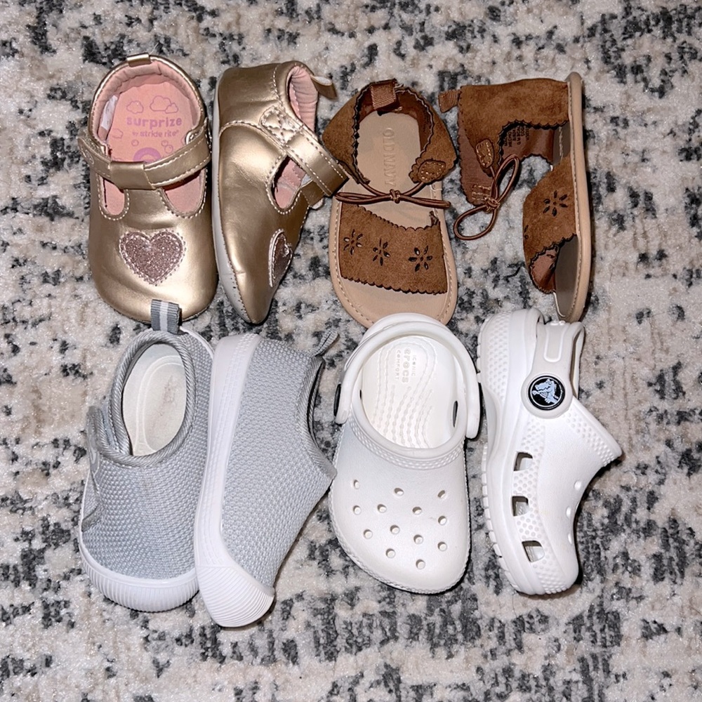 Size 4 toddler shoe bundle